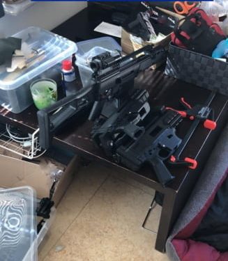 Arme și grenade, la imprimanta 3D | Un întreg arsenal a fost găsit la un irakian stabilit în România