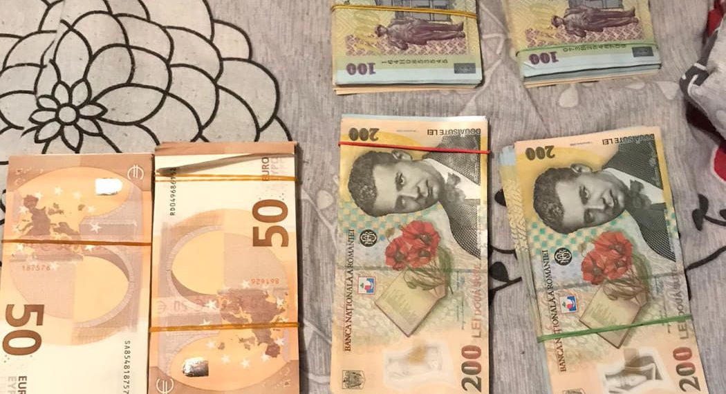 1,6 milioane de euro din fraude online, spălaţi cu ajutorul unor „cărăuşi de bani”