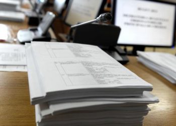10.800 de euro, daune morale pentru un procuror pentru că a lucrat într-un birou supraaglomerat