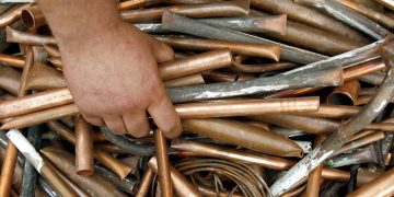 Hoți cu ”onoare” | Au adus înapoi dubița cu care au furat trei tone de cupru de la o firmă din Bihor