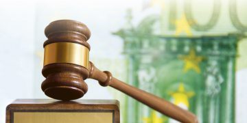 Judecătoare acuzată că ar fi obligat, fără probe, FR de Judo să plătească 100.000 de euro, despăgubiri morale, unui antrenor concediat