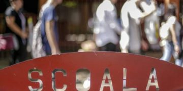 Interzicerea în școli a teoriei identității de gen, atacată la CCR de președintele Klaus Iohannis