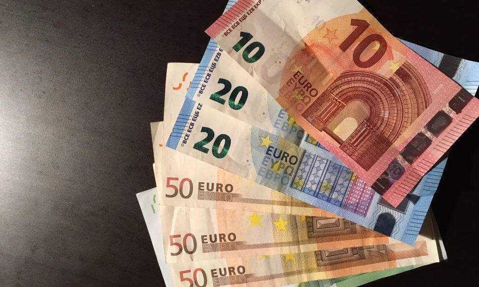 Polițist abordat în trafic și momit cu 300 de euro pentru a scăpa un șofer de dosar penal