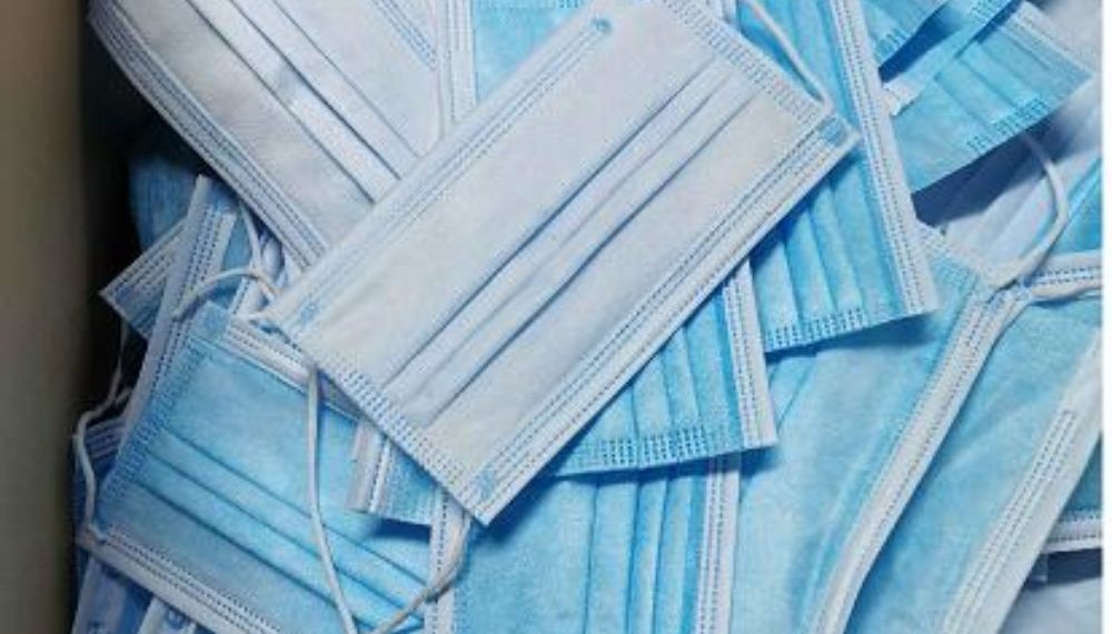 Legea celor 30 de măști acordate gratuit, în fiecare lună, persoanelor vulnerabile intră în vigoare azi