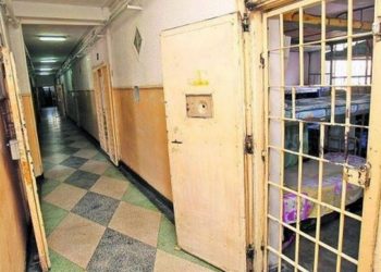 11.000 de euro, despăgubiri pentru lipsa de igienă și dormitul pe podea acuzate de un român deținut într-o închisoare din Grecia (hotărâre CEDO)