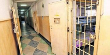 11.000 de euro, despăgubiri pentru lipsa de igienă și dormitul pe podea acuzate de un român deținut într-o închisoare din Grecia (hotărâre CEDO)