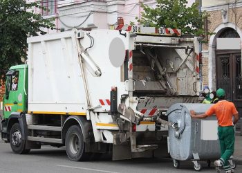 Suma uriașă cerută de ANAF unei firme de salubritate acuzată de evaziune fiscală. Timp de 11 ani, a plătit taxe și impozite mai mici