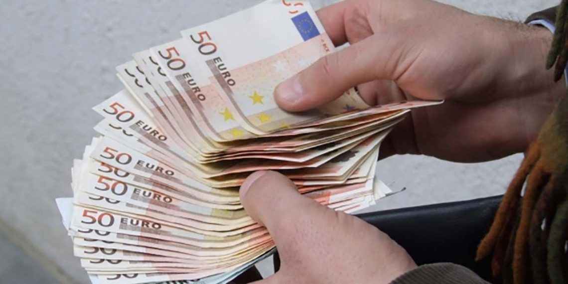 O fostă consilieră a ministrul Transporturilor, acuzată că a intermediat ”comisioane” de 2 milioane de euro