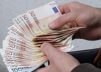O fostă consilieră a ministrul Transporturilor, acuzată că a intermediat ”comisioane” de 2 milioane de euro