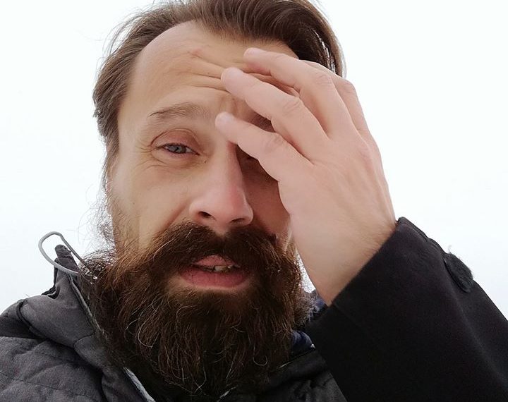 Milionarul acuzat că și-a ucis bunica de 93 de ani rămâne internat la Spitalul de Psihiatrie din Ștei (decizie a Judecătoriei Beiuș)