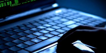 Țeapă în asigurări | Bărbat reținut de DIICOT după ce a accesat ilegal baza de clienți pe care o vânduse unei firme