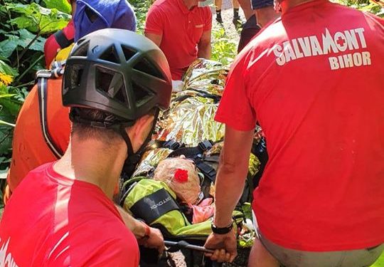 Accident în Munții Bihorului | O turistă, în pericol de hipotermie după ce a căzut în apa rece de 10 grade, pe Cheile Galbenei