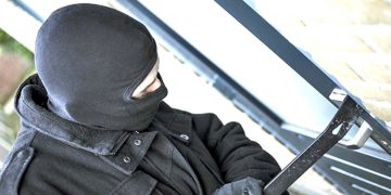 Mergeau la furat echipaţi ca-n filme