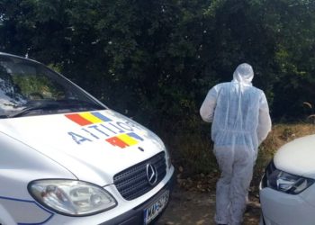 Un elev de 16 ani, implicat într-o CRIMĂ. Alături de doi tineri înarmați cu bâte, a ucis în bătaie un bărbat