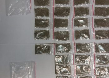 Droguri și mii de euro, găsiți la o percheziție în Satu Mare