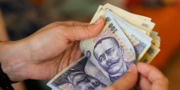 Acte false pentru aproape 160.000 de lei din fonduri europene. O femeie a fost trimisă în judecată de DNA Oradea