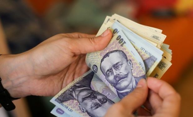 Acte false pentru aproape 160.000 de lei din fonduri europene. O femeie a fost trimisă în judecată de DNA Oradea