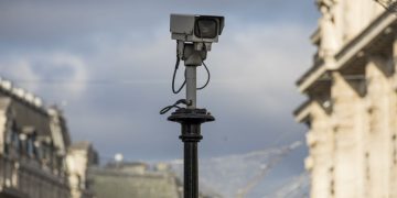 Justiția la alții | Recunoașterea facială, folosită ilegal de Poliția britanică. În Franța, obligația de a purta mască în aer liber – anulată