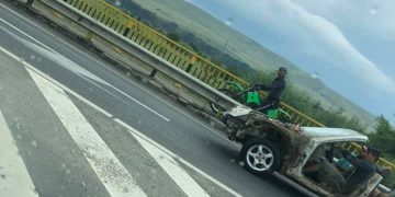 Nici RABLĂ nu-i poți spune | Mașină fără capotă, portiere și numere, oprită de polițiști pe un drum european