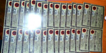 Vindea certificate pentru maşini de cusut vechi cu promisiunea achiziţionării acestora