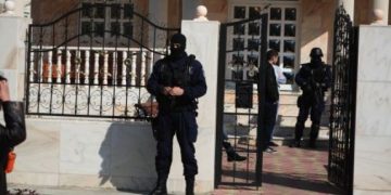 UN MILION DE EURO – daune cerute statului român de doi foști inculpați, achitați pentru trafic de copii