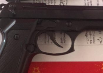 Un pistol și cocaină, găsite la o percheziție în Satu Mare. Cum au ajuns drogurile în România