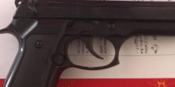 Un pistol și cocaină, găsite la o percheziție în Satu Mare. Cum au ajuns drogurile în România