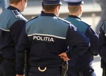 Închisoare cu executare pentru doi polițiști CORUPȚI. Pe lângă mita luată, un agent i-a furat banii unui șofer oprit la control