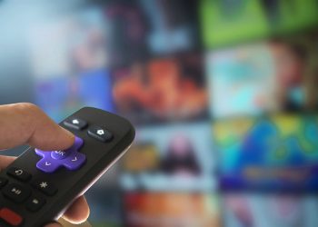 Programe Digi și HBO, piratate și distribuite către zeci de mii de abonați. Ce profit URIAȘ a realizat un român