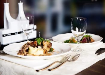 În 22 de comune și orașe din Bihor restaurantele și cafenele NU SE DESCHID din 1 septembrie. Care este motivul