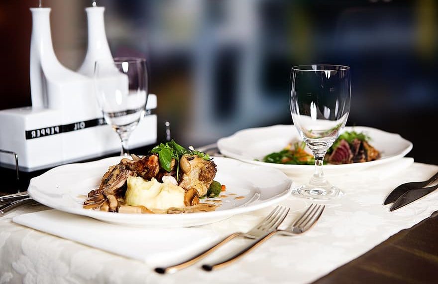 În 22 de comune și orașe din Bihor restaurantele și cafenele NU SE DESCHID din 1 septembrie. Care este motivul