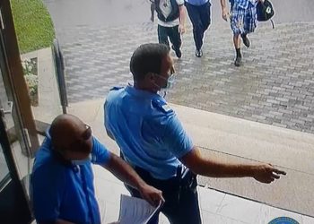 SCANDAL în fața Finanțelor din Oradea! Doi bărbați amețiți de băutură s-au amenințat din cauza unei… datorii (FOTO)