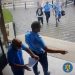 SCANDAL în fața Finanțelor din Oradea! Doi bărbați amețiți de băutură s-au amenințat din cauza unei… datorii (FOTO)