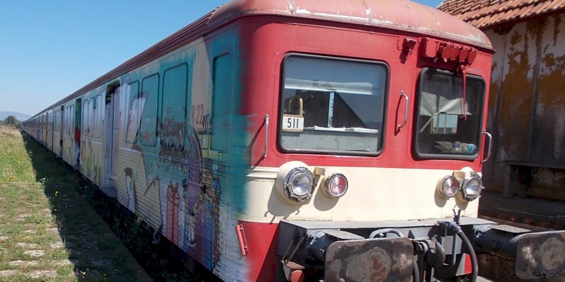 Locomotive și vagoane puse sub sechestru, vândute de stat cu 1 milion de euro