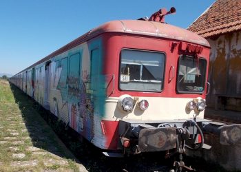 Locomotive și vagoane puse sub sechestru, vândute de stat cu 1 milion de euro