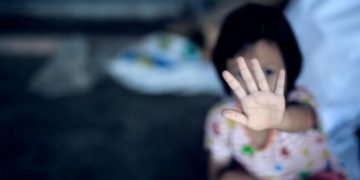 Pastor trimis în judecată pentru că și-ar fi agresat sexual copiii și ar fi violat-o pe una dintre fiicele lui