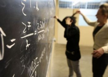 Profesorii condamnați pentru infracțiuni contra elevilor NU MAI POT preda