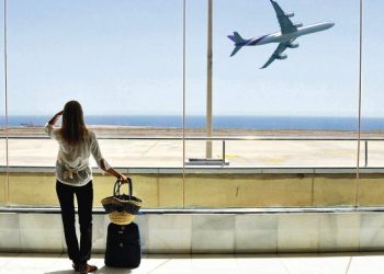 CJUE | Un pasager al cărui zbor a fost anulat ori întârziat poate cere plata compensației în moneda țării în care își are reședința