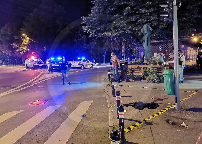 Tânăr ÎNJUNGHIAT în inimă de un boschetar, în Satu Mare | Victima se plimba alături de iubita sa când s-a produs atacul