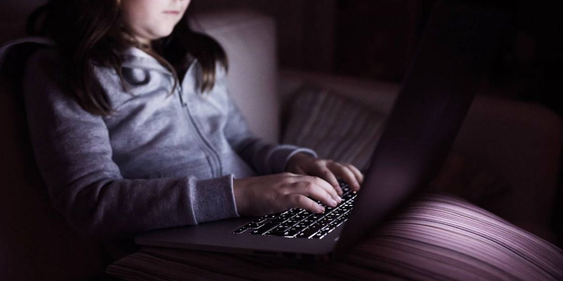”Vânătorii” de pedofili, ajutați de un regulament european provizoriu pentru combaterea ABUZULUI SEXUAL ONLINE asupra copiilor
