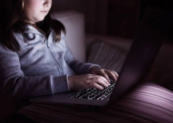 ”Vânătorii” de pedofili, ajutați de un regulament european provizoriu pentru combaterea ABUZULUI SEXUAL ONLINE asupra copiilor