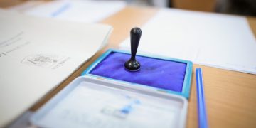 O femeie de 81 de ani, cercetată pentru FRAUDĂ la vot | Poliția Bihor a investigat 6 sesizări privind posibile contravenții sau infracțiuni electorale