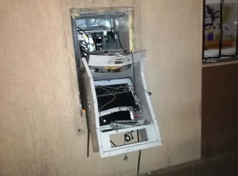Arestări în cazul bancomatelor ARUNCATE ÎN AER în mai multe orașe din țară | Două ATM-uri au fost atacate în această dimineață