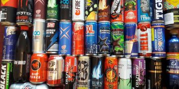 Vânzarea băuturilor energizante, INTERZISĂ minorilor | Produsele nu vor mai fi comercializate în școli, spitale și prin automate (propunere)