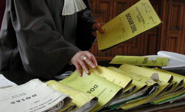 Avocat bihorean, trimis în judecată de DNA. Ar fi falsificat cereri de chemare în judecată, ajutat de o grefieră și o funcționară a Tribunalului Bihor