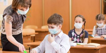 Regulile și recomandările autorităților pentru elevii care se întorc la școală | Când trebuie purtată MASCA și care sunt MOMENTELE-CHEIE în afara orelor