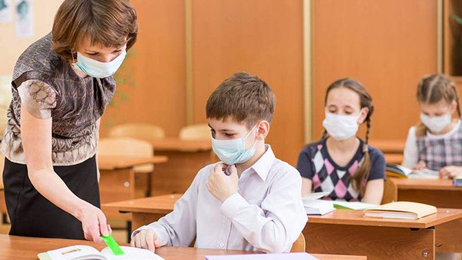 Regulile și recomandările autorităților pentru elevii care se întorc la școală | Când trebuie purtată MASCA și care sunt MOMENTELE-CHEIE în afara orelor