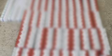 12.000 de țigări de CONTRABANDĂ, găsite de polițiști în mașina unui orădean