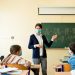 2.000 de lei lunar – STIMULENT pentru cadrele didactice pe timpul stării de alertă sau de urgență | Personalul auxiliar primește 1.500 de lei/lună