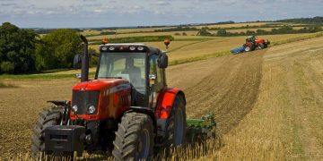 De neînțeles | Tatăl unei fetițe care a căzut dintr-un tractor a încercat să-l scape pe șoferul care a provocat accidentul